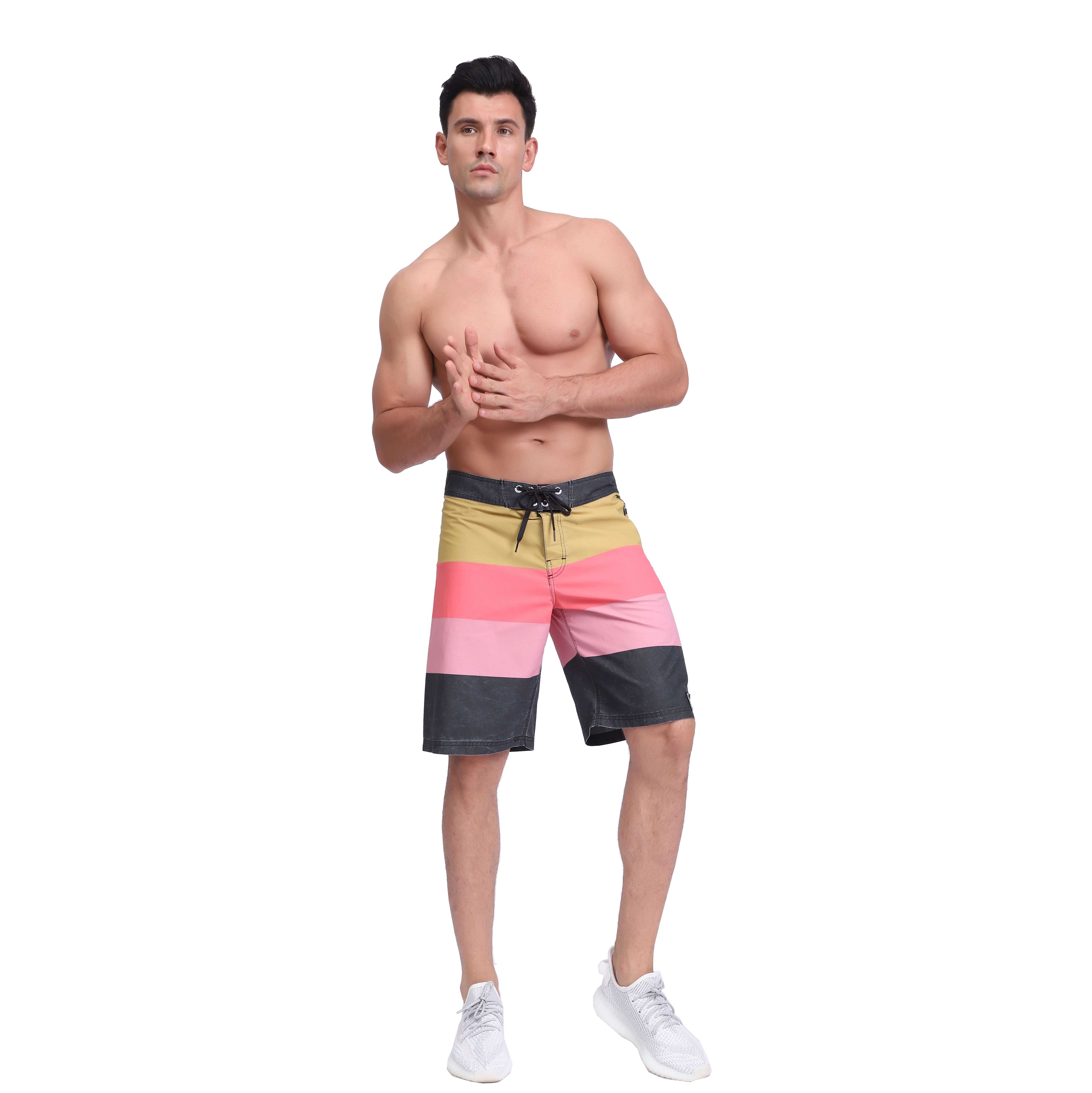 Masculino nadar no joelho de joelho ativo flexível listras pesadas impressas